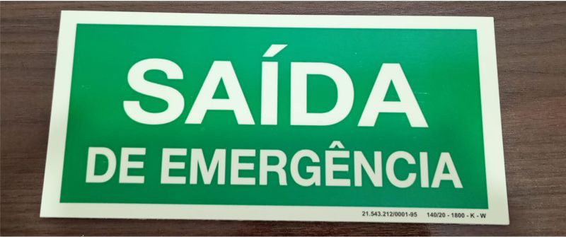 PLACA SAIDA EMERGENCIA S1 24CM X12CM FOTOLUMINESCENTE PVC 3MM